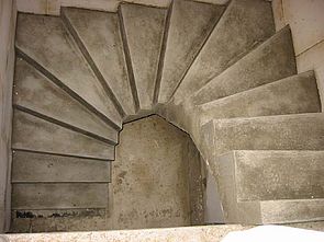 1/2 gewendelte Treppe