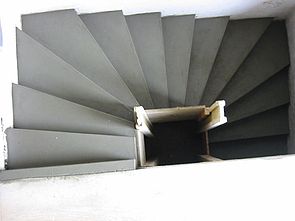 1/2 gewendelte Treppe