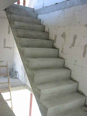 EG-Treppe Holz DG-Treppe Beton